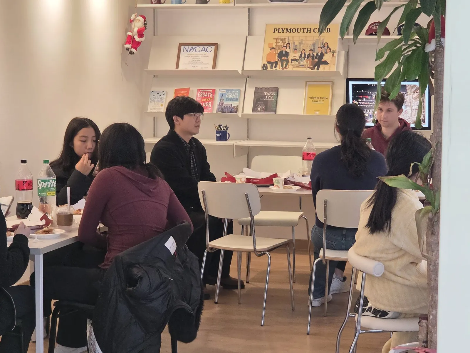 에디터와 마주 앉은 학생들